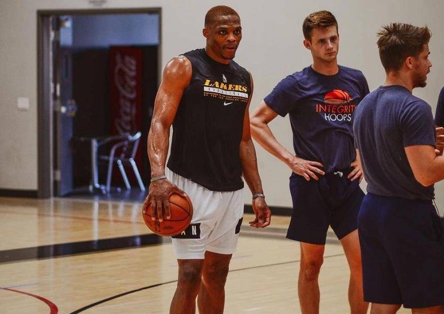 穆斯卡特：夺冠最重要的是信念，所有的功劳应该归于球员（穆斯卡特：夺冠关键在信念，功劳全属于球员）